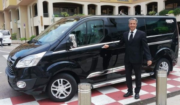 Servizio-taxi-con-minivan